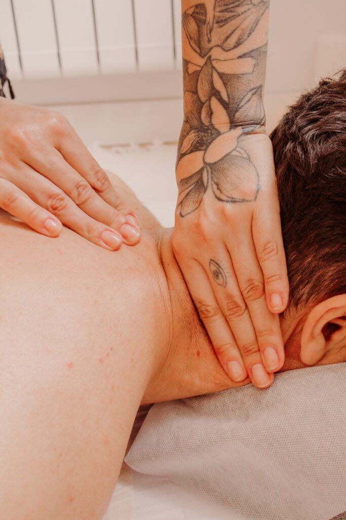 Masaje de cuello y cervicales con aceite